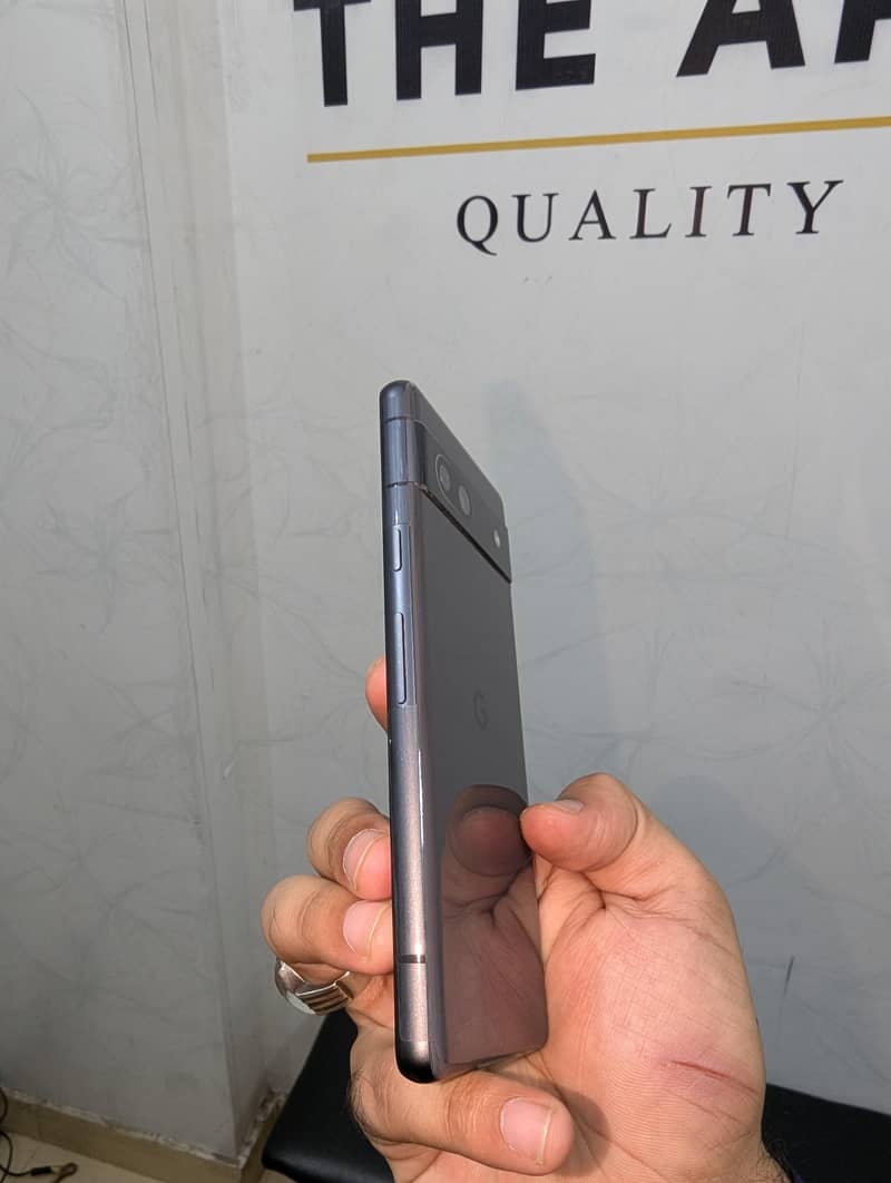 Google pixel 7A 2
