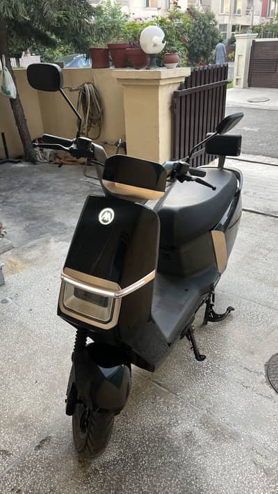 Ramza AIMA A700 Electric Scooter – Mint Condition | 5500 KM Driven