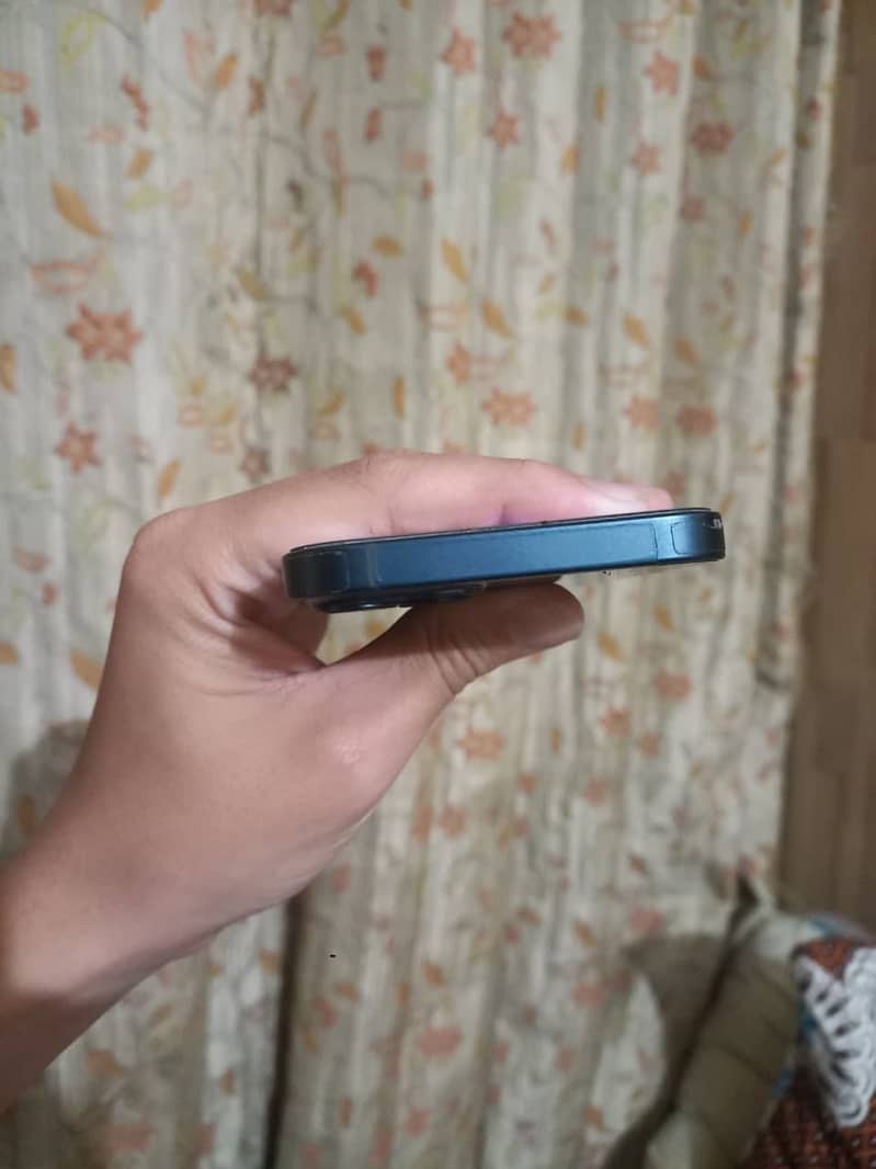 IPhone 13 6