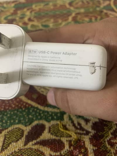 87 W usb-c power adaptor