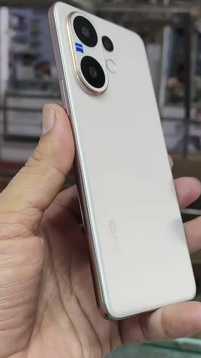 vivo v60 12/256 full box 10/10 only sale