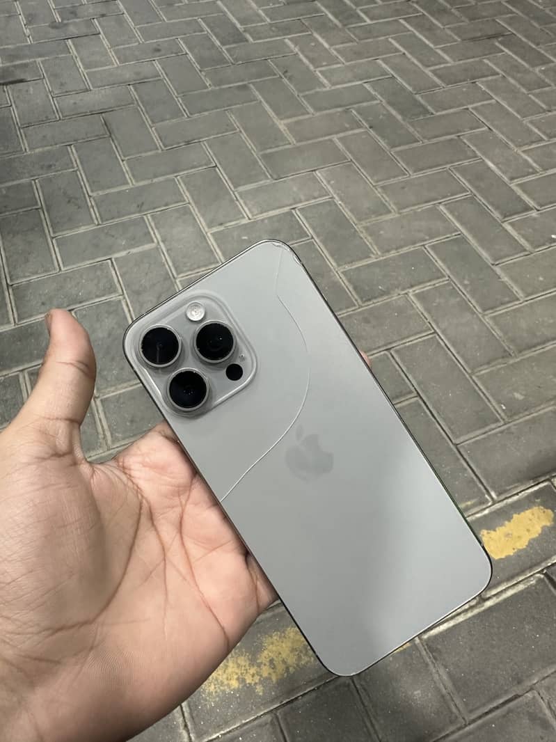 Iphone 15 pro max 4