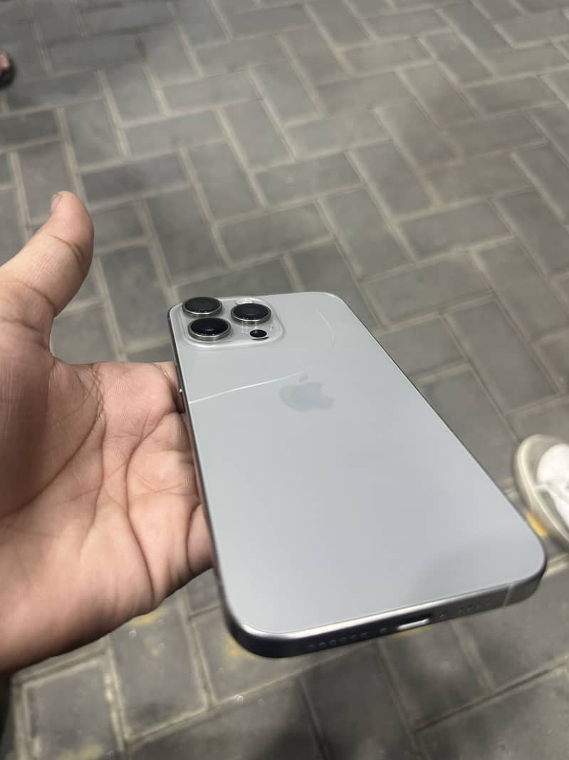 Iphone 15 pro max 7