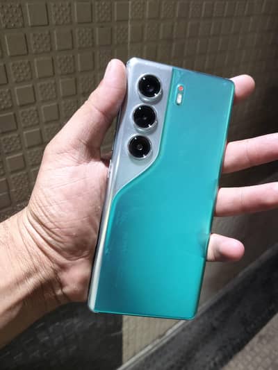 Tecno Camon 40 pro 16/256