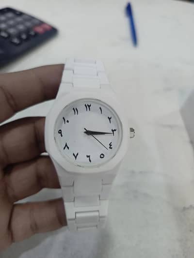 White unisex rubber strap watch 24mm
