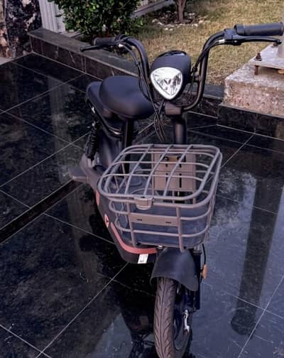 Yadea Ev Scooty