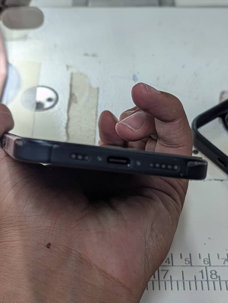 Apple iPhone 16 2