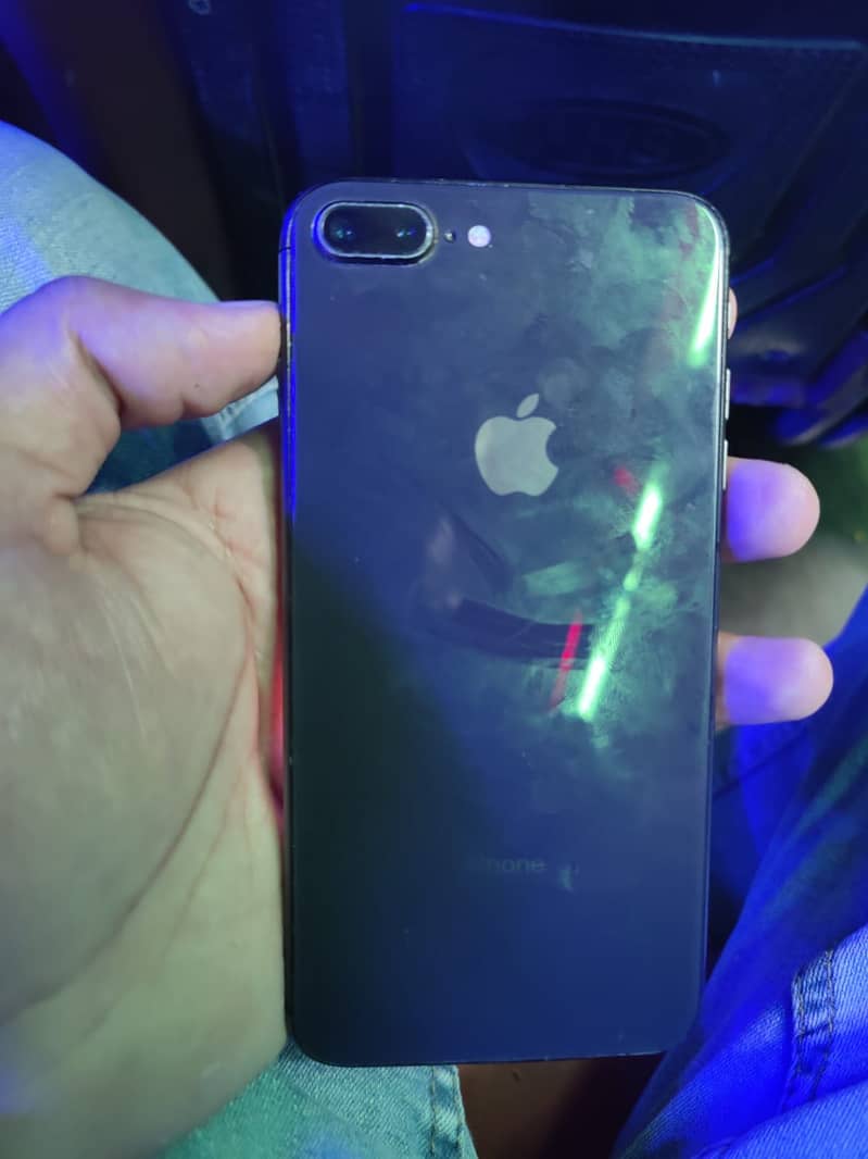 Apple iPhone 8 Plus 1