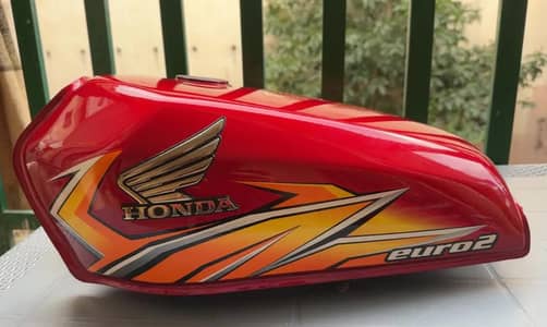 Honda 125 Fuel Tank And side covers for sale 2021 Model