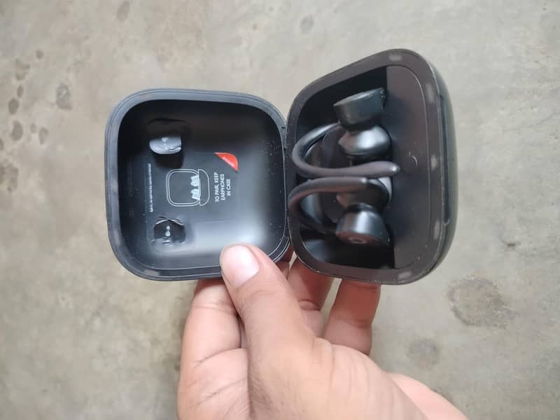 یہ یوز ہوئے ہوئے ہیں لیکن زیادہ نہیں جس بھائی کو چاہیے وہ رابطہ کرے 1