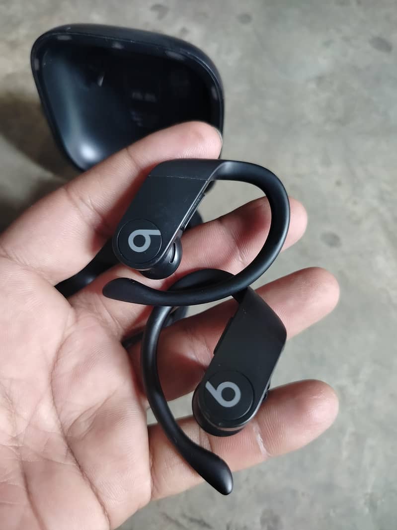 یہ یوز ہوئے ہوئے ہیں لیکن زیادہ نہیں جس بھائی کو چاہیے وہ رابطہ کرے 6