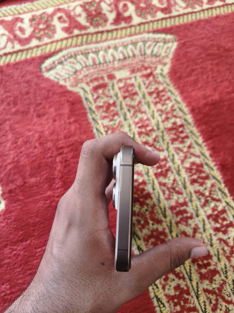 iPhone 16 pro max 4