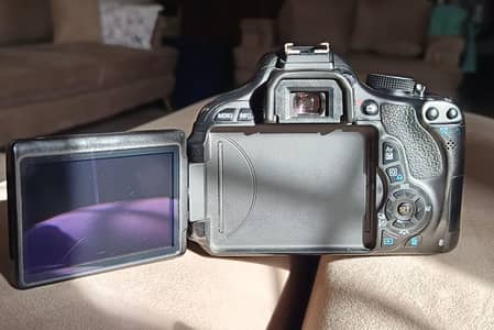 Canon 600D Complete DSLR Setup – Mint Condition (With Bag and Wires)