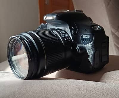 Canon 600D Complete DSLR Setup – Mint Condition (With Bag and Wires)
