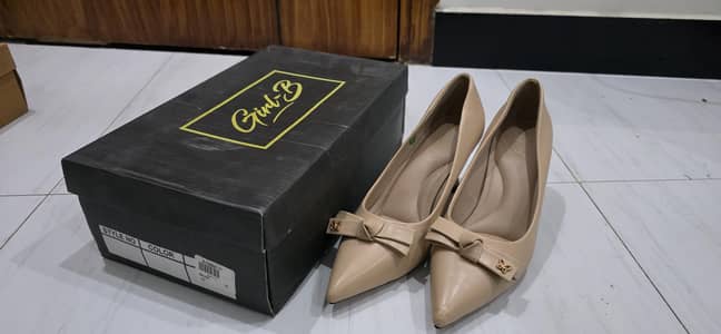 borjan casual wear heels size 37