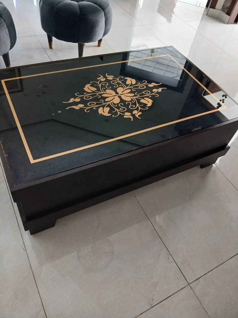Center Table 0