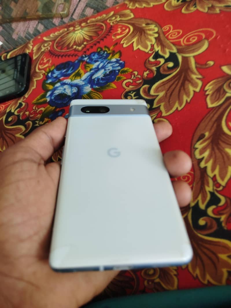 Google pixel 7a 4