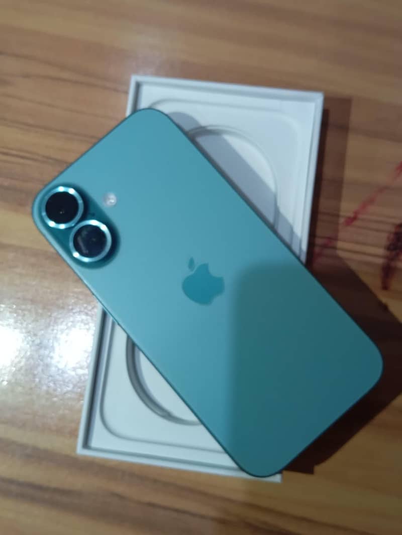 Apple iPhone 16 0