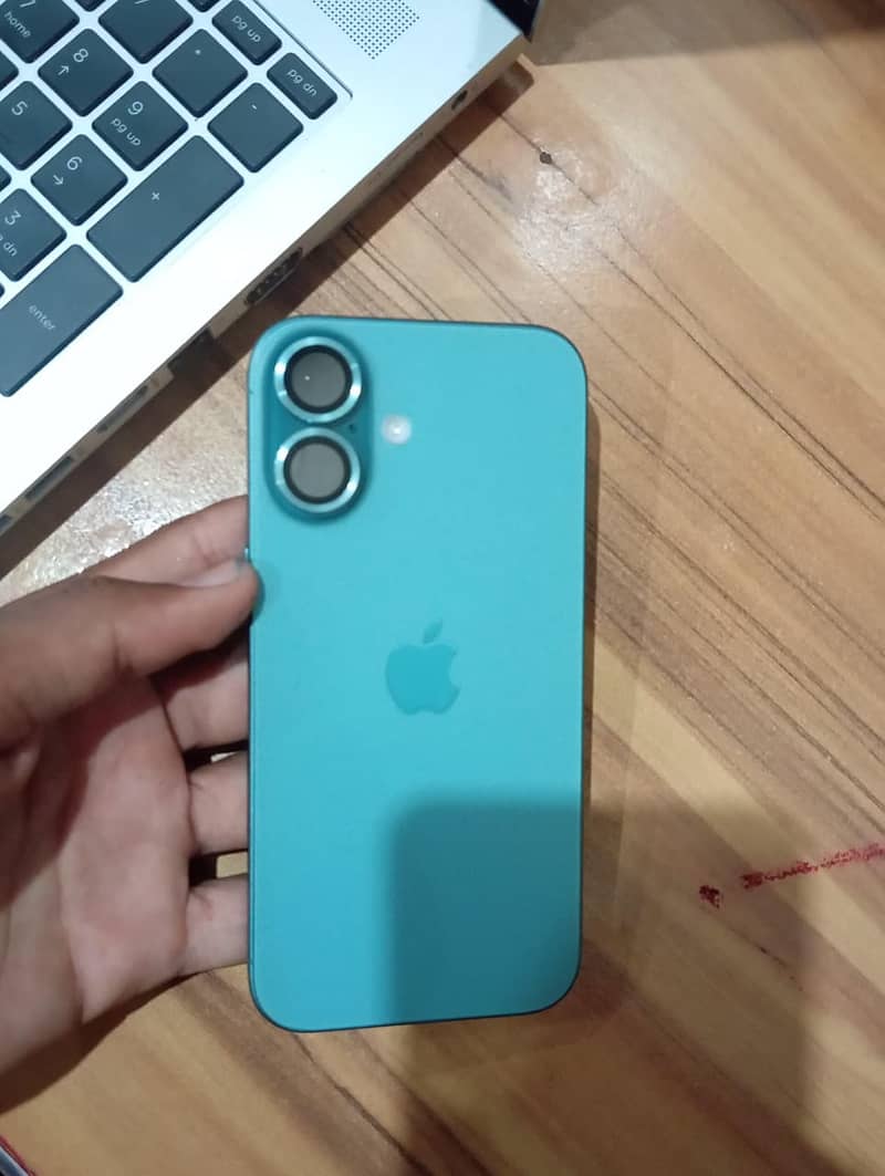 Apple iPhone 16 2