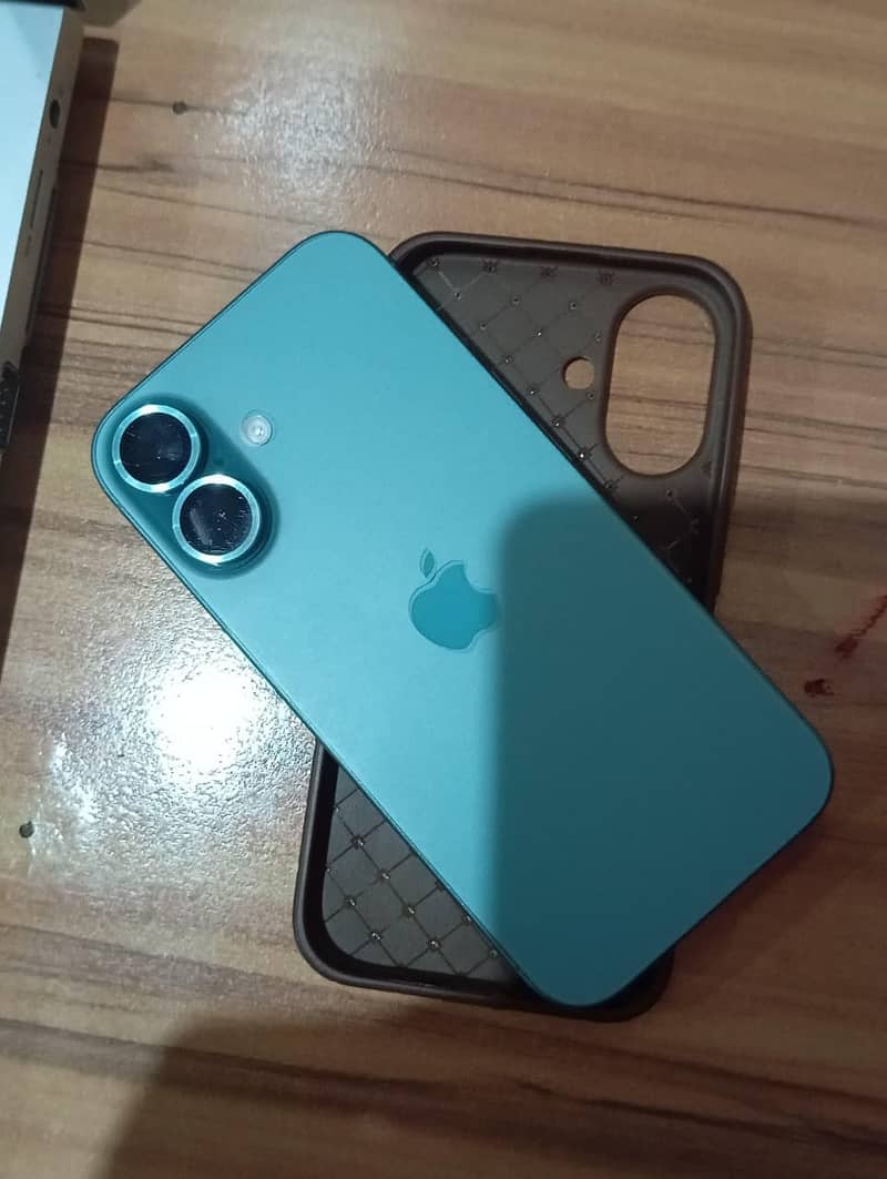 Apple iPhone 16 6