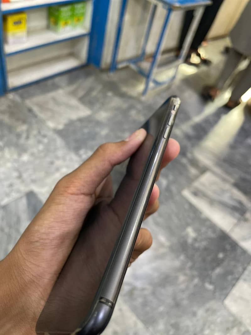 Apple iPhone 8 Plus 1