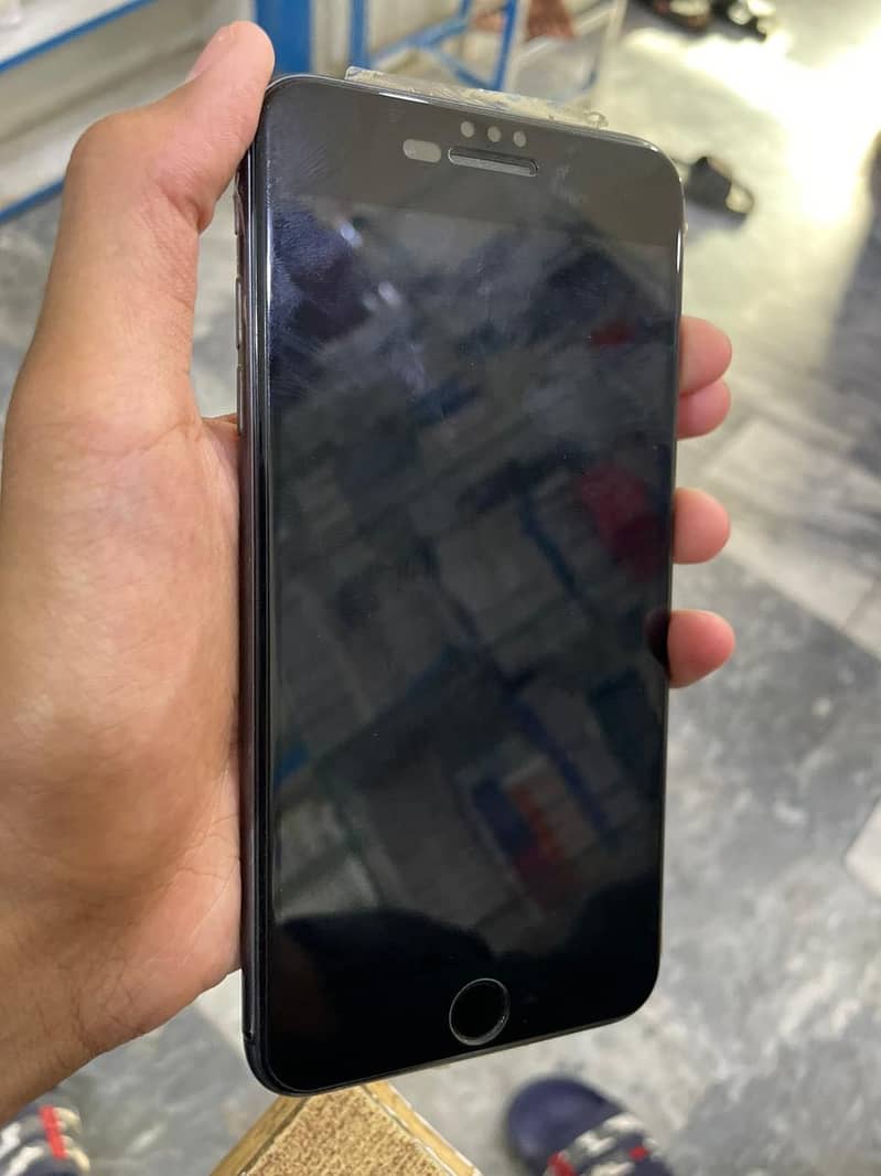 Apple iPhone 8 Plus 3