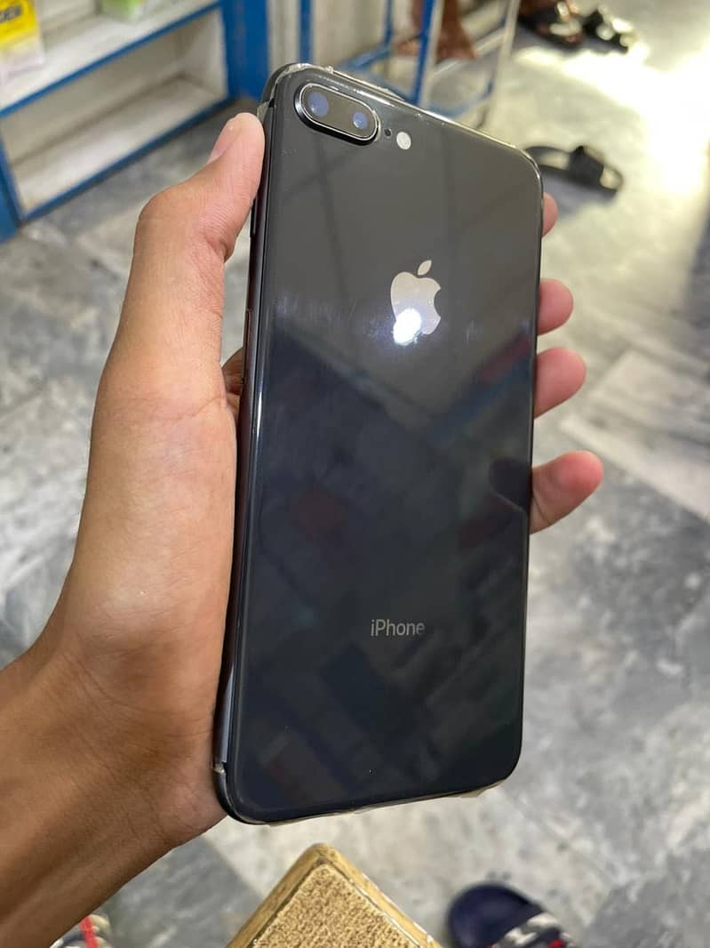 Apple iPhone 8 Plus 4