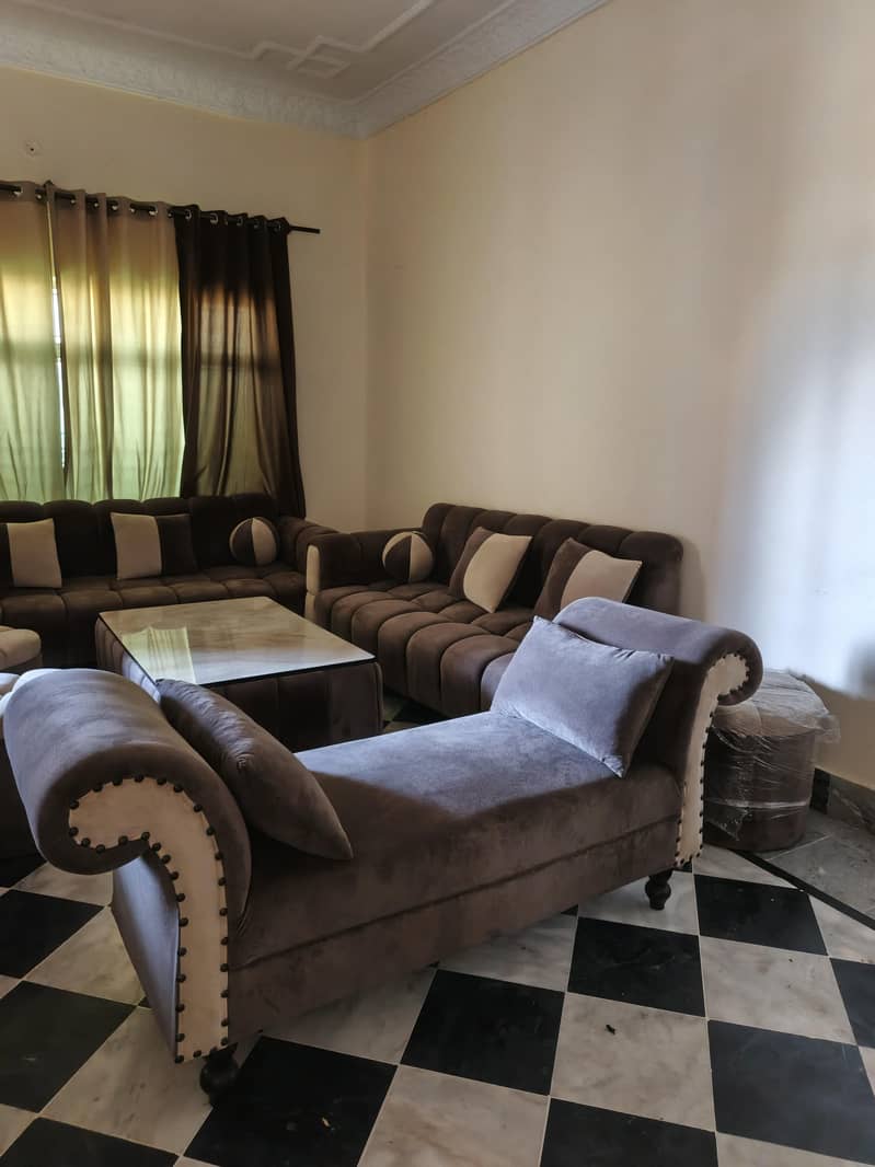 7 seater sofa+dewan+10 cutains+ table+5 stools 4