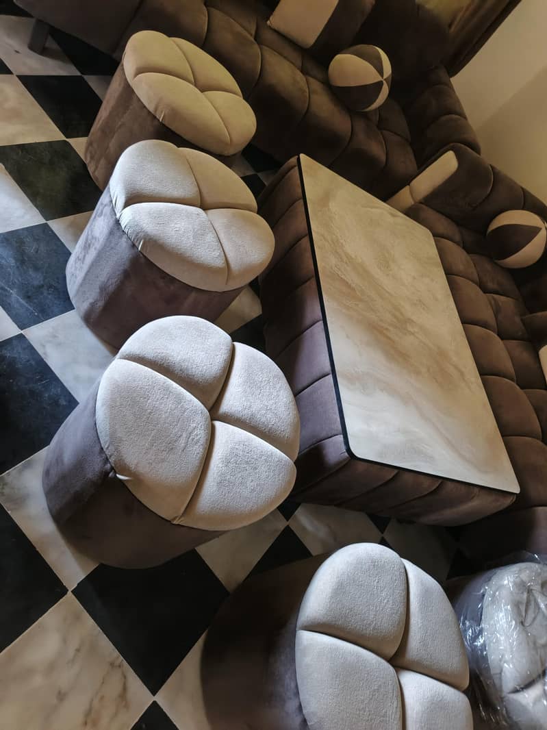 7 seater sofa+dewan+10 cutains+ table+5 stools 5