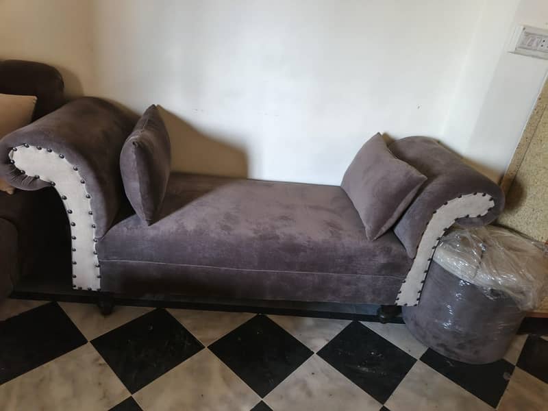 7 seater sofa+dewan+10 cutains+ table+5 stools 7