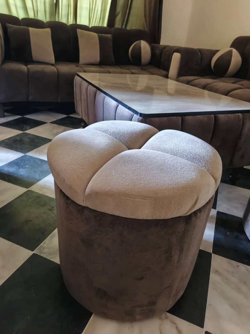 7 seater sofa+dewan+10 cutains+ table+5 stools 9