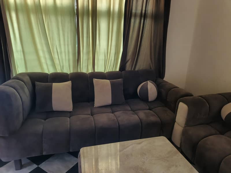 7 seater sofa+dewan+10 cutains+ table+5 stools 11
