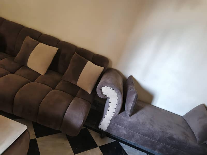 7 seater sofa+dewan+10 cutains+ table+5 stools 16