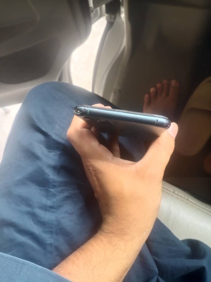 iPhone 11 Pro Max 4