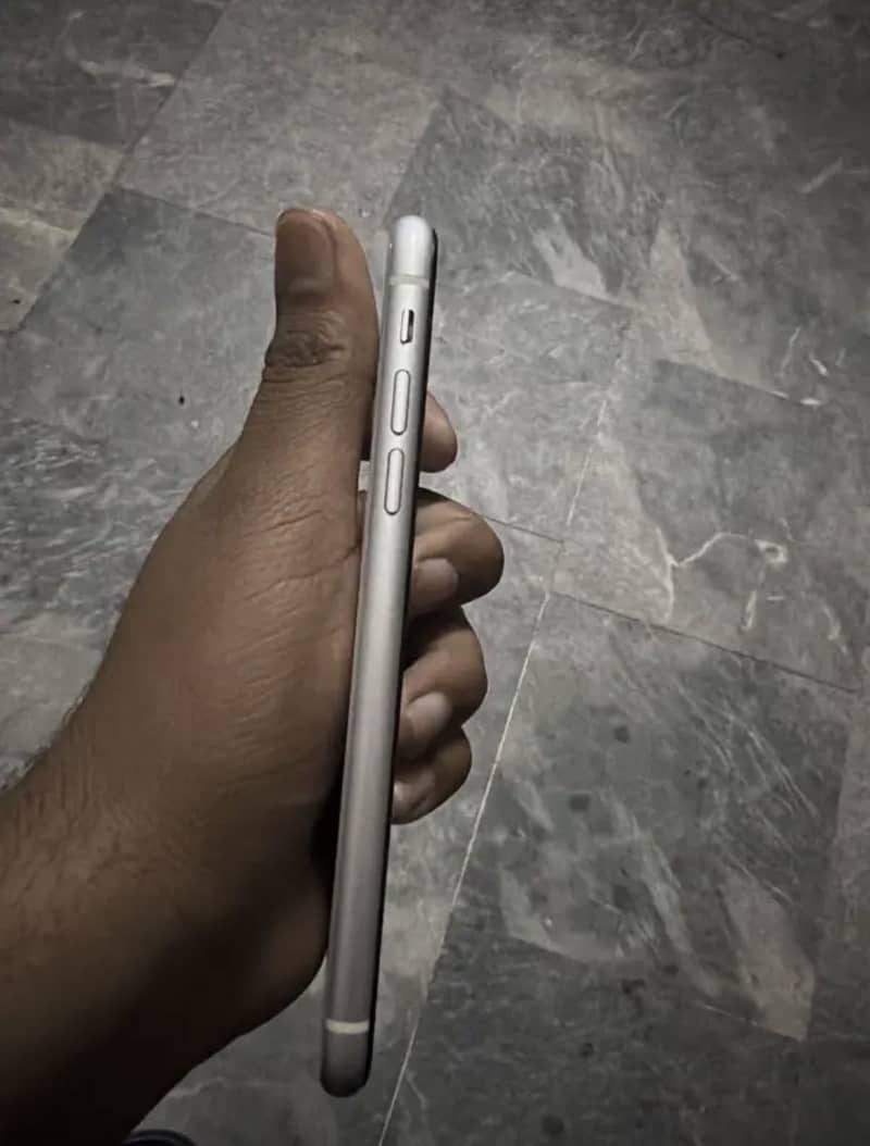 IPHONE XR  1