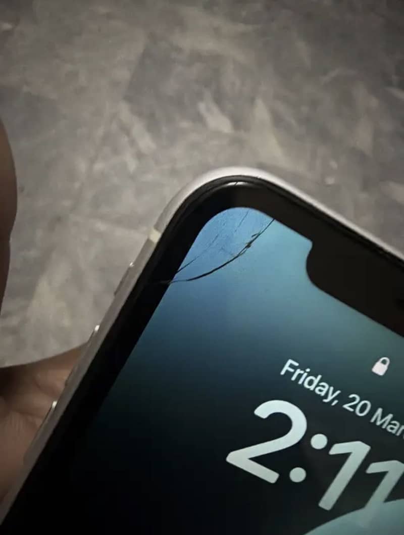 IPHONE XR  2
