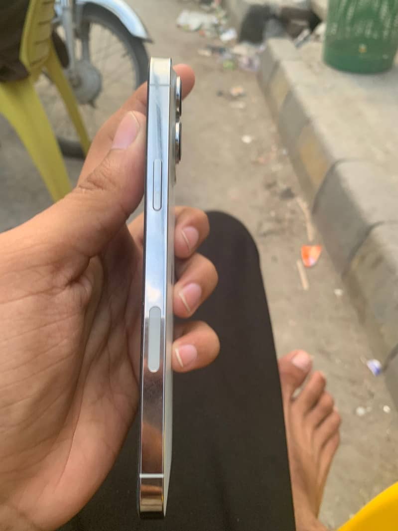 13 pro max 4