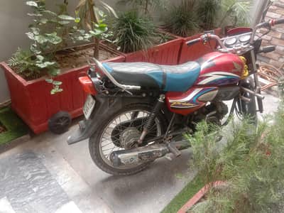 bike is super bike 10/10 enjon new tyre 1 latter avrige 40 + km noaxde