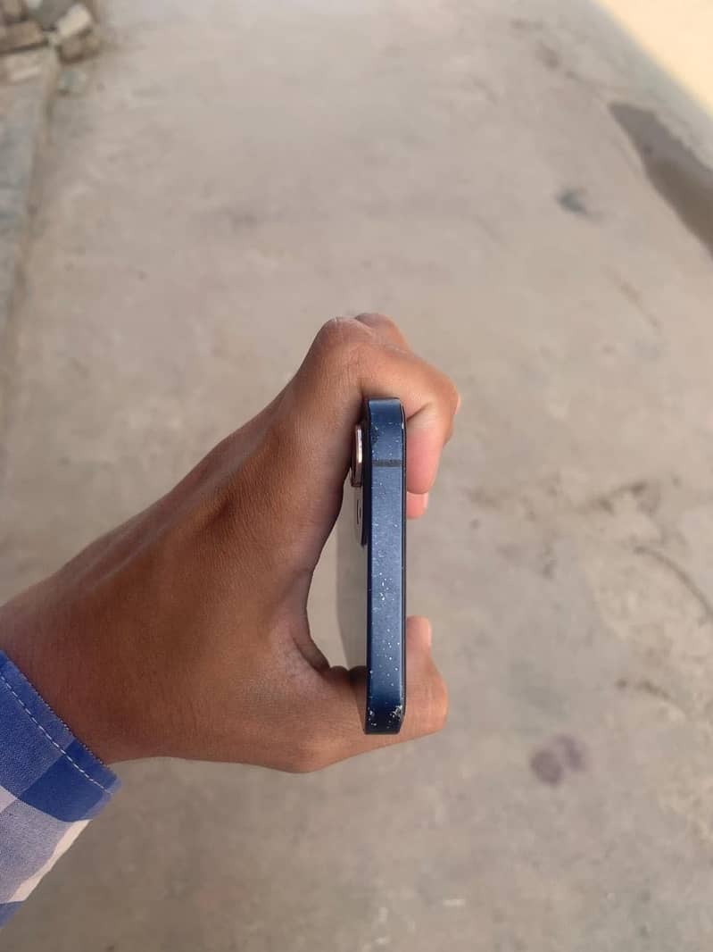 iPhone 12 3