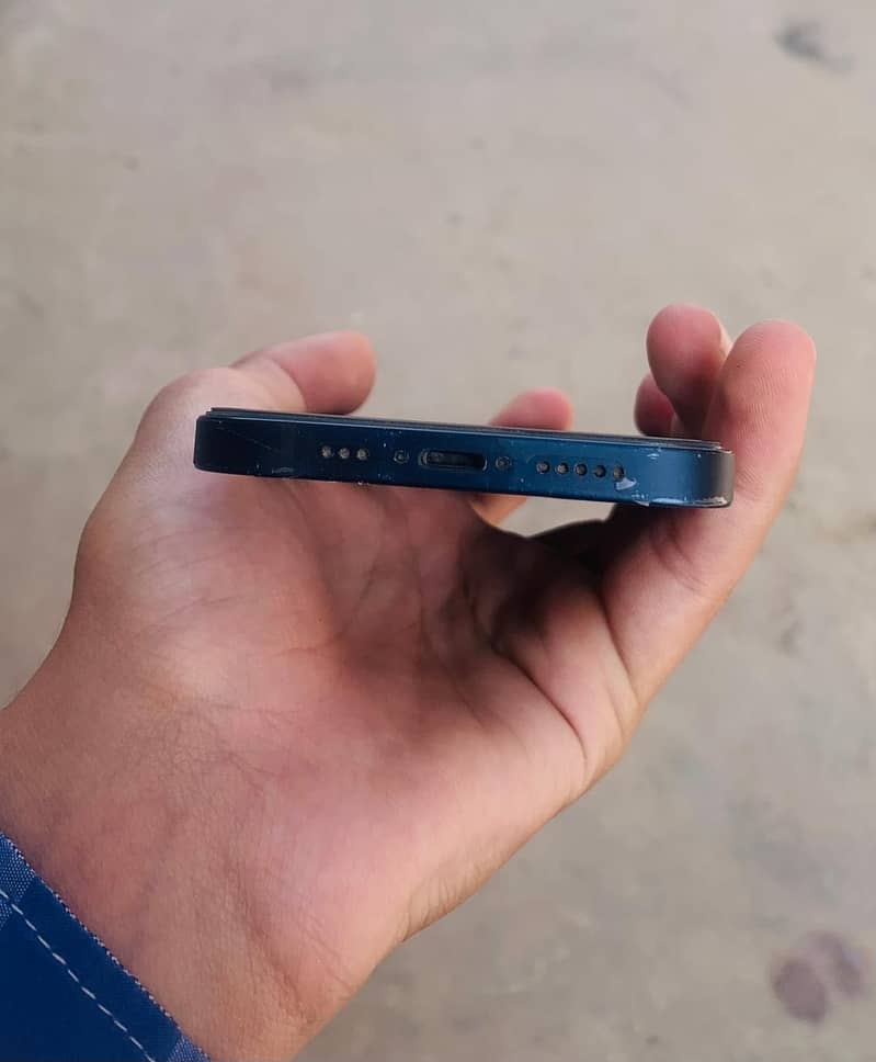 iPhone 12 4