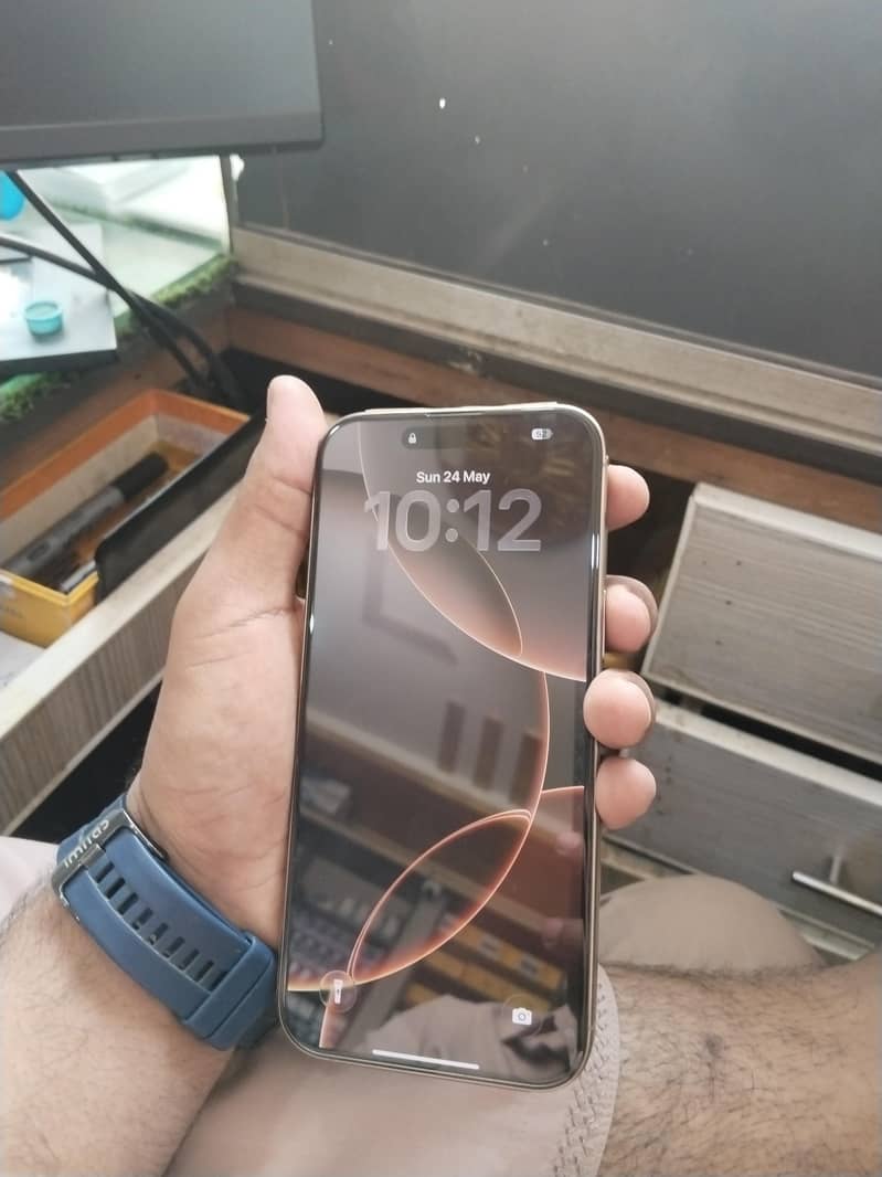 iphone 16 pro max 1