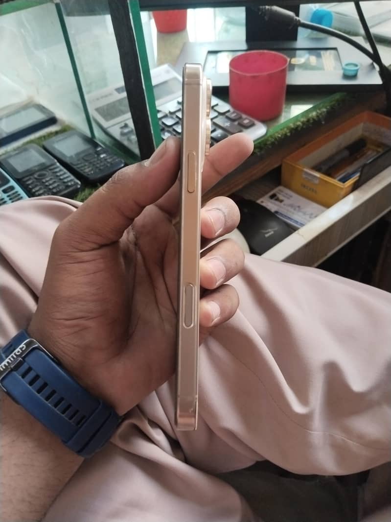iphone 16 pro max 3