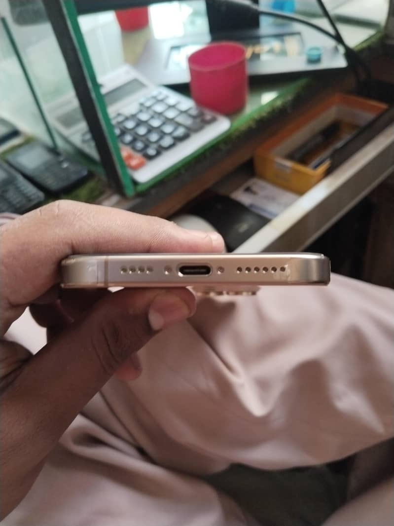 iphone 16 pro max 4