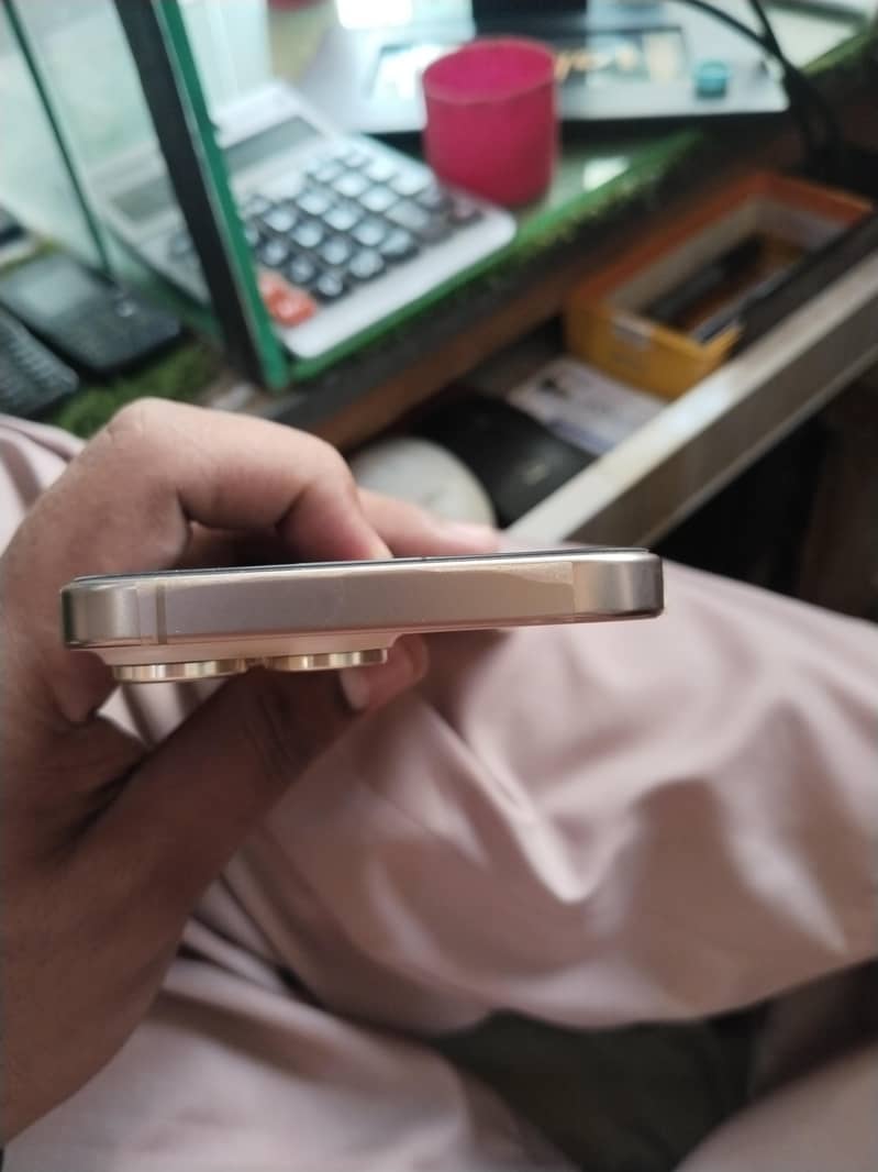 iphone 16 pro max 5