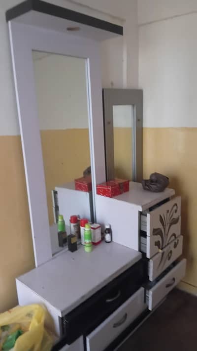 bed and dressing tabel