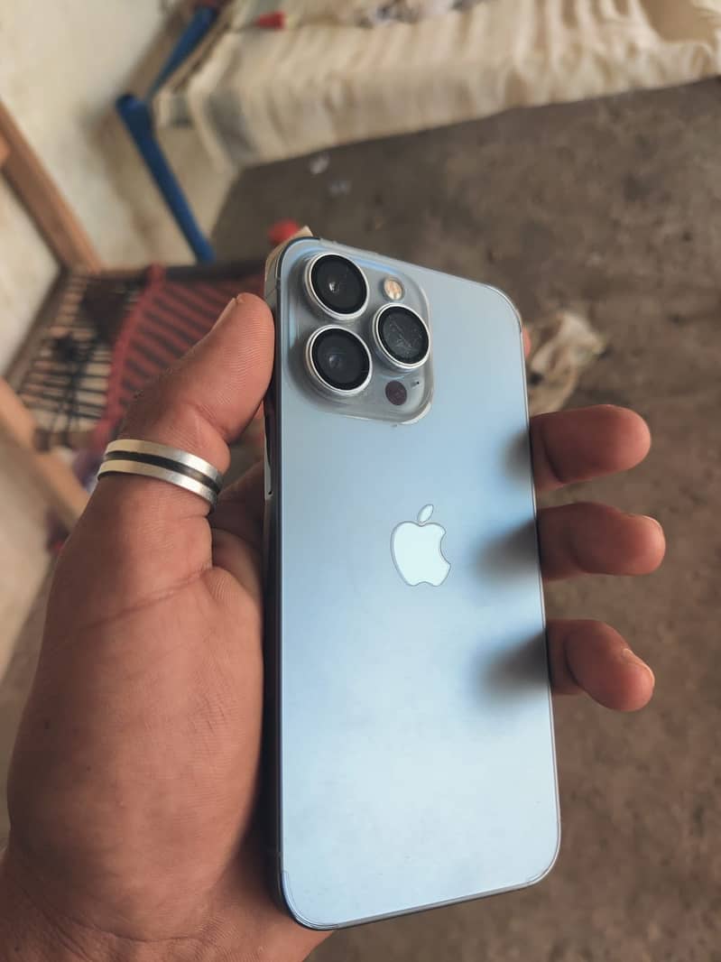 Apple iPhone 13 Pro 1