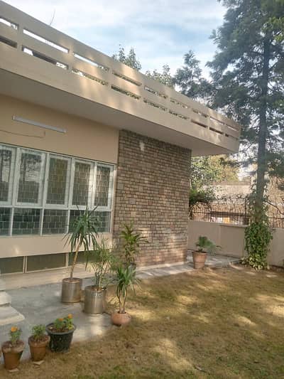 10 Marla Spacious Family House Available In F-6/2 Islamabad .