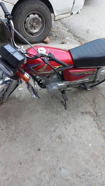 موٹر سائیکل سیل کرنا ہے 03422038558