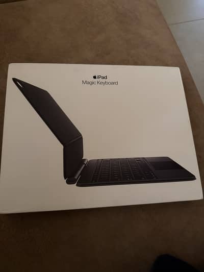 Apple magic keyboard 11 inches for Ipad air M2. M3,M4 open box