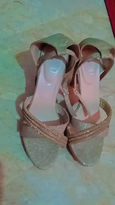 metro heels
